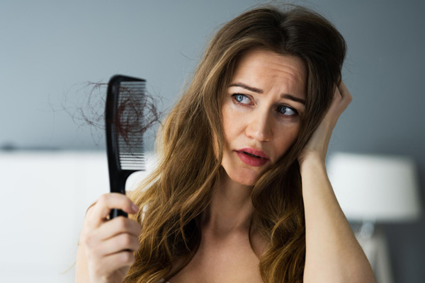 soins cuir chevelu et cheveux pour perte de cheveux suite à un facteur environnemental
